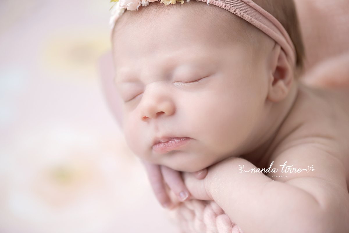 ensaio-newborn-recém-nascido-book-bebê-fotografia-foto-fotografo-teresopolis-rio de janeiro-rj-petropolis-maternidade-perinatal-hctco-nascimento-parto-itaipava-mãe-pai-nanda-tirre-friburgo-estúdio-sessão-fotográfica-fotográfico