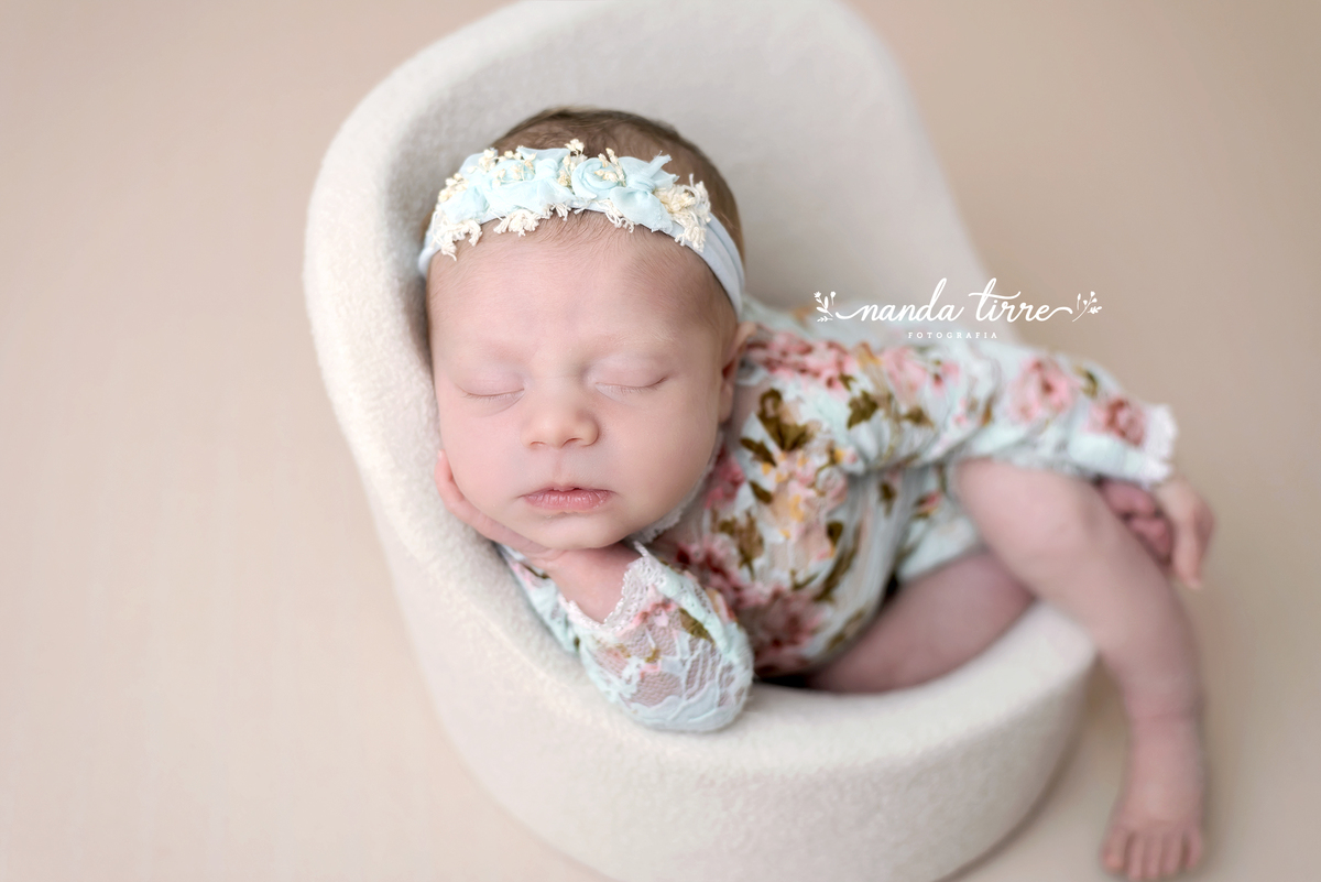 ensaio-newborn-recém-nascido-book-bebê-fotografia-foto-fotografo-teresopolis-rio de janeiro-rj-petropolis-maternidade-perinatal-hctco-nascimento-parto-itaipava-mãe-pai-nanda-tirre-friburgo-estúdio-sessão-fotográfica-fotográfico