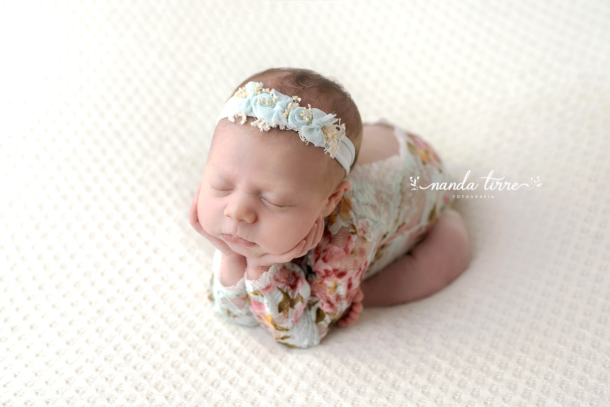 ensaio-newborn-recém-nascido-book-bebê-fotografia-foto-fotografo-teresopolis-rio de janeiro-rj-petropolis-maternidade-perinatal-hctco-nascimento-parto-itaipava-mãe-pai-nanda-tirre-friburgo-estúdio-sessão-fotográfica-fotográfico