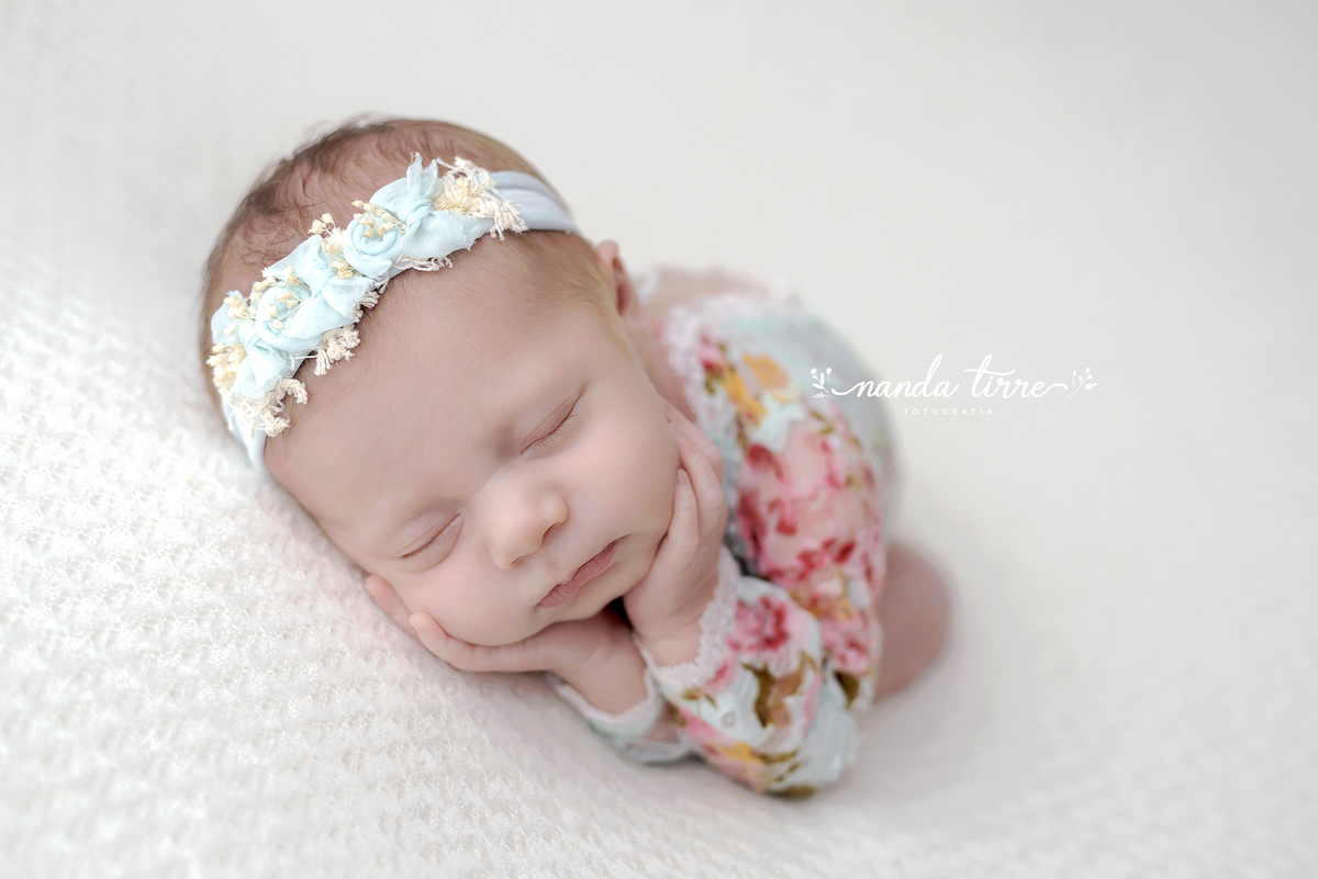 ensaio-newborn-recém-nascido-book-bebê-fotografia-foto-fotografo-teresopolis-rio de janeiro-rj-petropolis-maternidade-perinatal-hctco-nascimento-parto-itaipava-mãe-pai-nanda-tirre-friburgo-estúdio-sessão-fotográfica-fotográfico