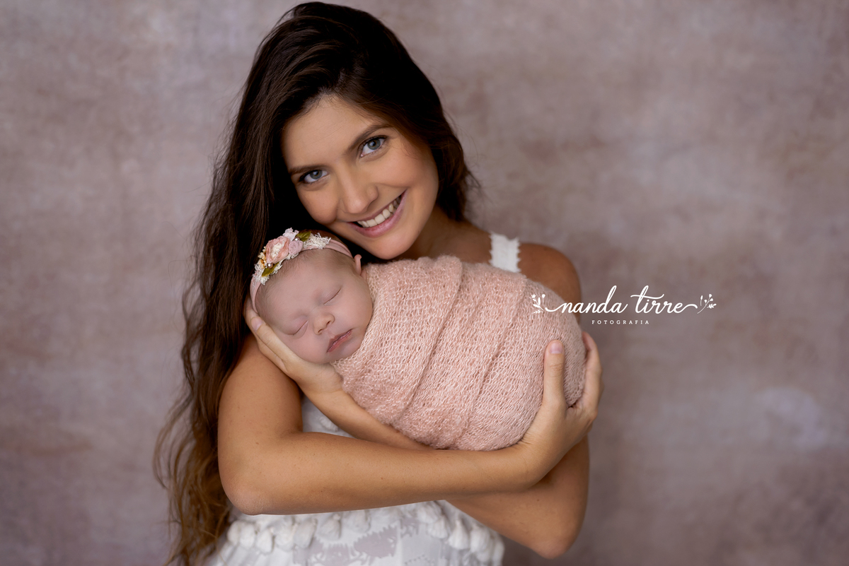 ensaio-newborn-recém-nascido-book-bebê-fotografia-foto-fotografo-teresopolis-rio de janeiro-rj-petropolis-maternidade-perinatal-hctco-nascimento-parto-itaipava-mãe-pai-nanda-tirre-friburgo-estúdio-sessão-fotográfica-fotográfico