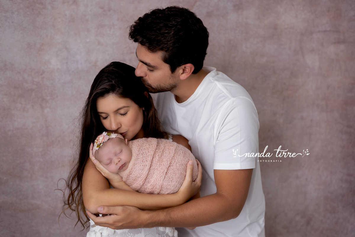 ensaio-newborn-recém-nascido-book-bebê-fotografia-foto-fotografo-teresopolis-rio de janeiro-rj-petropolis-maternidade-perinatal-hctco-nascimento-parto-itaipava-mãe-pai-nanda-tirre-friburgo-estúdio-sessão-fotográfica-fotográfico