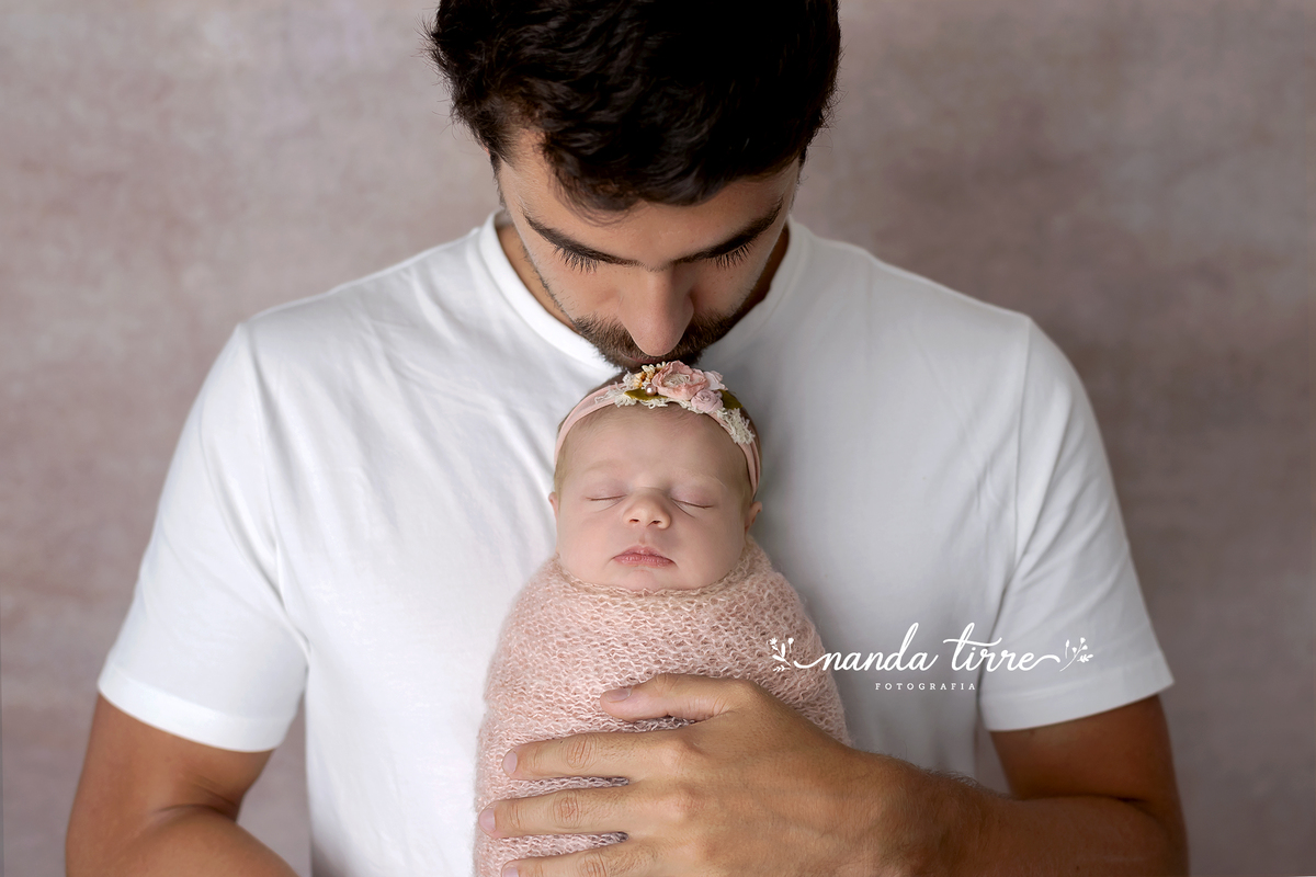 ensaio-newborn-recém-nascido-book-bebê-fotografia-foto-fotografo-teresopolis-rio de janeiro-rj-petropolis-maternidade-perinatal-hctco-nascimento-parto-itaipava-mãe-pai-nanda-tirre-friburgo-estúdio-sessão-fotográfica-fotográfico