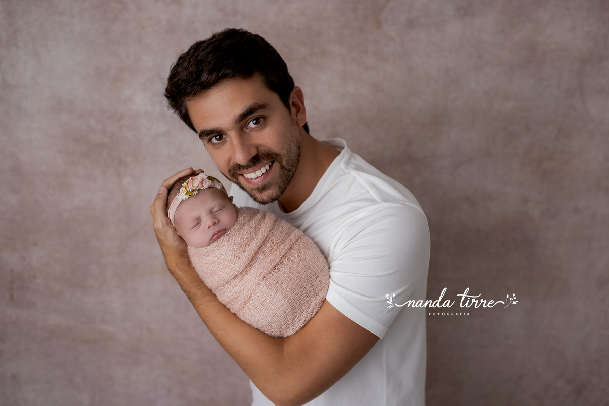 ensaio-newborn-recém-nascido-book-bebê-fotografia-foto-fotografo-teresopolis-rio de janeiro-rj-petropolis-maternidade-perinatal-hctco-nascimento-parto-itaipava-mãe-pai-nanda-tirre-friburgo-estúdio-sessão-fotográfica-fotográfico