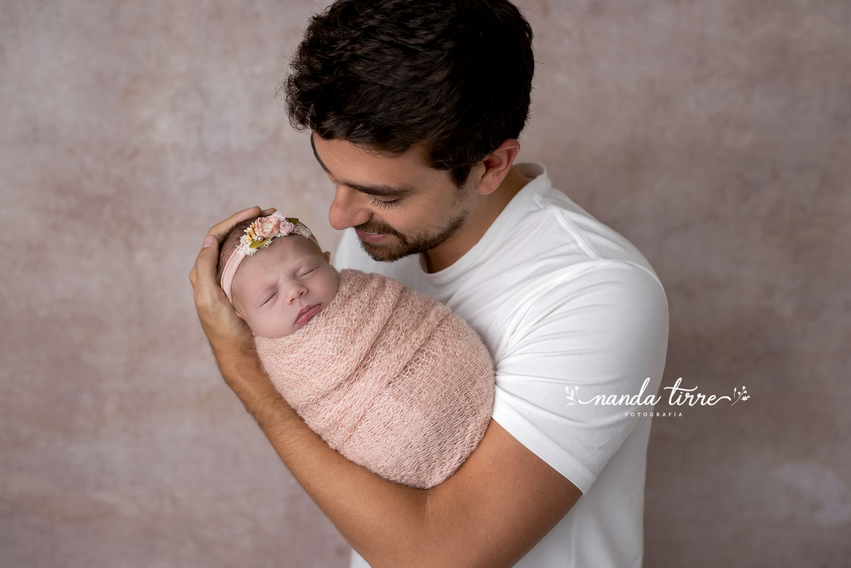 ensaio-newborn-recém-nascido-book-bebê-fotografia-foto-fotografo-teresopolis-rio de janeiro-rj-petropolis-maternidade-perinatal-hctco-nascimento-parto-itaipava-mãe-pai-nanda-tirre-friburgo-estúdio-sessão-fotográfica-fotográfico