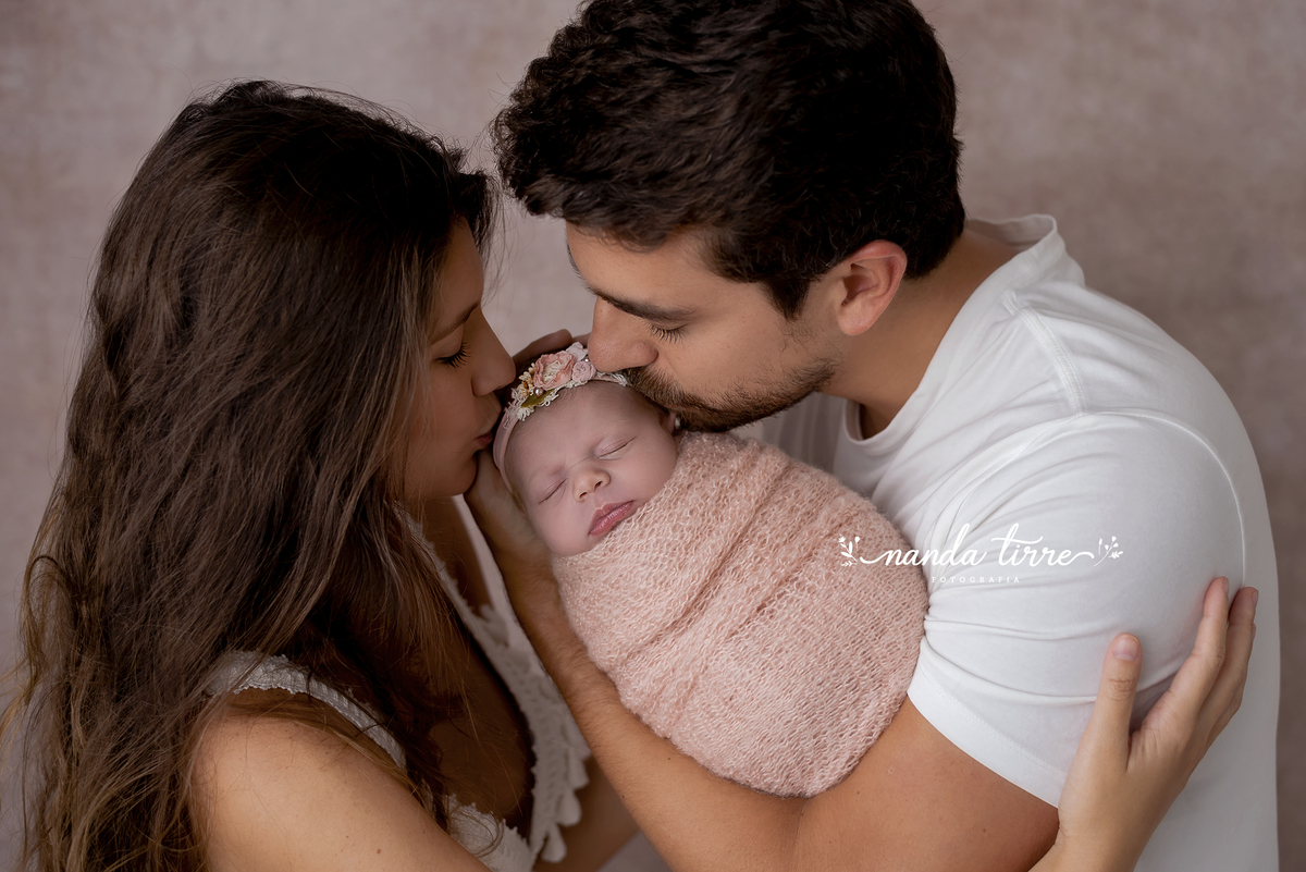 ensaio-newborn-recém-nascido-book-bebê-fotografia-foto-fotografo-teresopolis-rio de janeiro-rj-petropolis-maternidade-perinatal-hctco-nascimento-parto-itaipava-mãe-pai-nanda-tirre-friburgo-estúdio-sessão-fotográfica-fotográfico