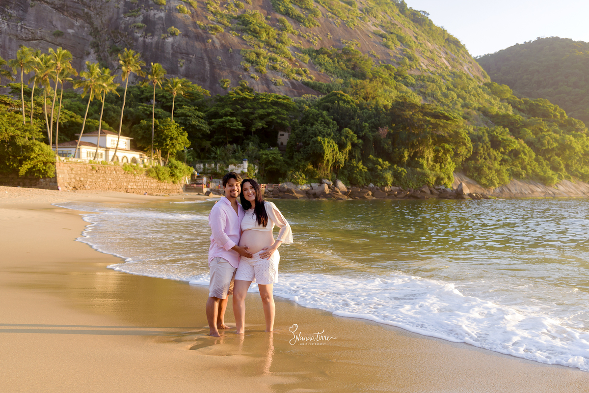 ensaio-gestante-gravida-bebê-fotografia-fotógrafo-foto-book-fotográfico-sessão-fotografica-externo-praia-nanda-tirre-maternidade-perinatal-gravidez-gestação-rio-de-janeiro-rj-parto-amamentação-newborn-recém-nascido-nascimento-teresopolis-hctco-parque
