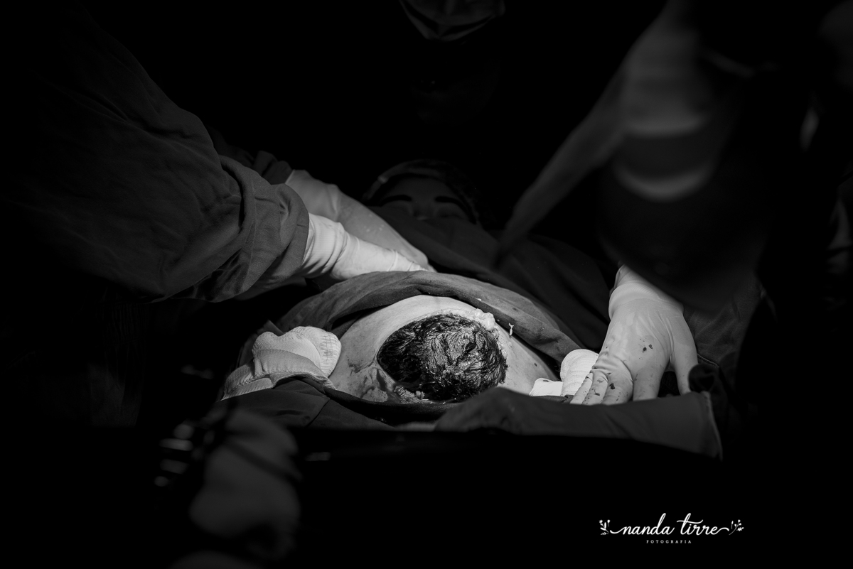 newborn-recem-nascido-bebê-fotografia-fotógrafo-foto-book-ensaio-fotográfico-estúdio-maternidade-perinatal-hctco-mãe-pai-grávida-gravidez-gestante-gestação-rio-de-janeiro-teresopolis-rj-parto-natural-vaginal-RJ-normal-cesárea-nascimento-amamentação-doula