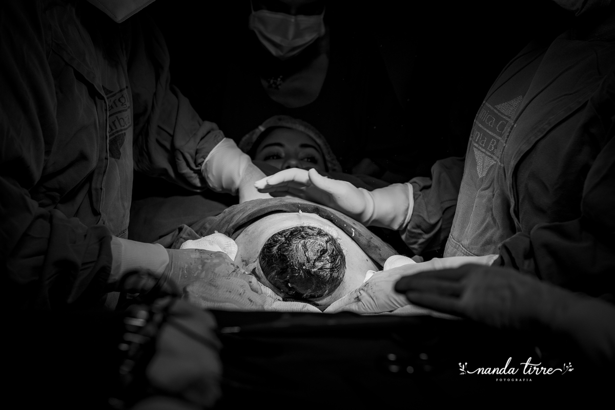 newborn-recem-nascido-bebê-fotografia-fotógrafo-foto-book-ensaio-fotográfico-estúdio-maternidade-perinatal-hctco-mãe-pai-grávida-gravidez-gestante-gestação-rio-de-janeiro-teresopolis-rj-parto-natural-vaginal-RJ-normal-cesárea-nascimento-amamentação-doula