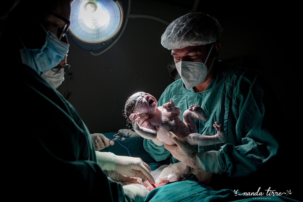 newborn-recem-nascido-bebê-fotografia-fotógrafo-foto-book-ensaio-fotográfico-estúdio-maternidade-perinatal-hctco-mãe-pai-grávida-gravidez-gestante-gestação-rio-de-janeiro-teresopolis-rj-parto-natural-vaginal-RJ-normal-cesárea-nascimento-amamentação-doula