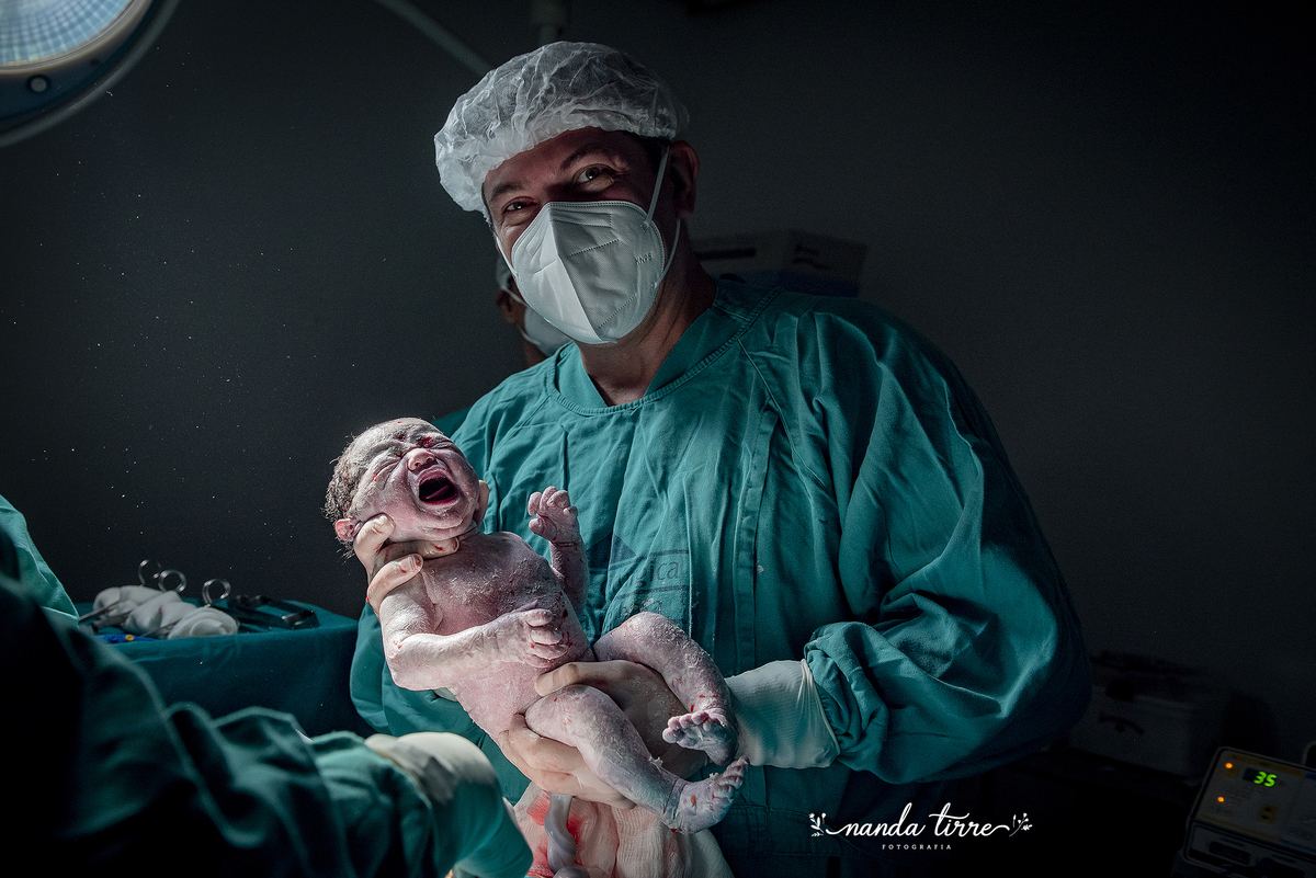 newborn-recem-nascido-bebê-fotografia-fotógrafo-foto-book-ensaio-fotográfico-estúdio-maternidade-perinatal-hctco-mãe-pai-grávida-gravidez-gestante-gestação-rio-de-janeiro-teresopolis-rj-parto-natural-vaginal-RJ-normal-cesárea-nascimento-amamentação-doula