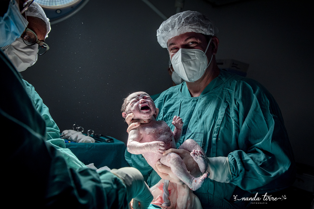 newborn-recem-nascido-bebê-fotografia-fotógrafo-foto-book-ensaio-fotográfico-estúdio-maternidade-perinatal-hctco-mãe-pai-grávida-gravidez-gestante-gestação-rio-de-janeiro-teresopolis-rj-parto-natural-vaginal-RJ-normal-cesárea-nascimento-amamentação-doula