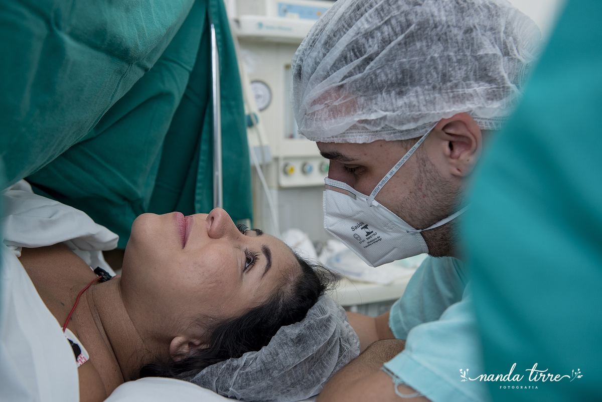 newborn-recem-nascido-bebê-fotografia-fotógrafo-foto-book-ensaio-fotográfico-estúdio-maternidade-perinatal-hctco-mãe-pai-grávida-gravidez-gestante-gestação-rio-de-janeiro-teresopolis-rj-parto-natural-vaginal-RJ-normal-cesárea-nascimento-amamentação-doula