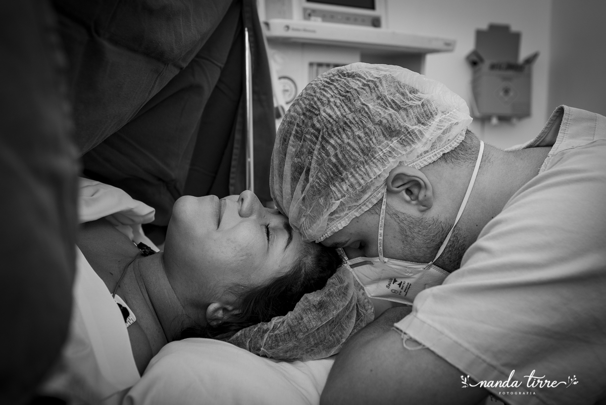 newborn-recem-nascido-bebê-fotografia-fotógrafo-foto-book-ensaio-fotográfico-estúdio-maternidade-perinatal-hctco-mãe-pai-grávida-gravidez-gestante-gestação-rio-de-janeiro-teresopolis-rj-parto-natural-vaginal-RJ-normal-cesárea-nascimento-amamentação-doula
