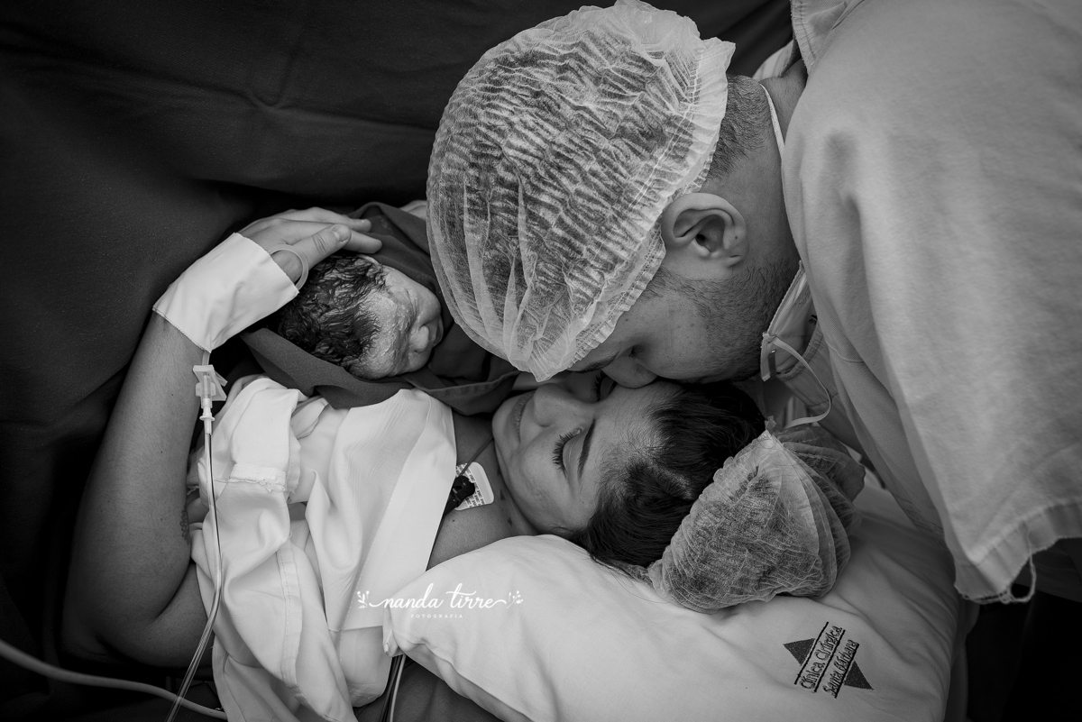 newborn-recem-nascido-bebê-fotografia-fotógrafo-foto-book-ensaio-fotográfico-estúdio-maternidade-perinatal-hctco-mãe-pai-grávida-gravidez-gestante-gestação-rio-de-janeiro-teresopolis-rj-parto-natural-vaginal-RJ-normal-cesárea-nascimento-amamentação-doula