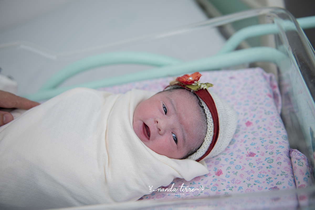 newborn-recem-nascido-bebê-fotografia-fotógrafo-foto-book-ensaio-fotográfico-estúdio-maternidade-perinatal-hctco-mãe-pai-grávida-gravidez-gestante-gestação-rio-de-janeiro-teresopolis-rj-parto-natural-vaginal-RJ-normal-cesárea-nascimento-amamentação-doula