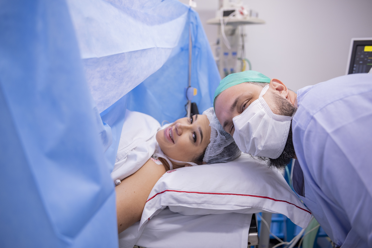 parto-nascimento-foto-fotografia-fotografo-cesarea-recem-nascido-bebê-newborn-rio de janeiro-rj-teresópolis-maternidade-perinatal-normal-vaginal-natural-obstetra-pediatra-família-berçário-nascer-hctco-doula-gestante-grávida-amamentação-gestação-mãe-video