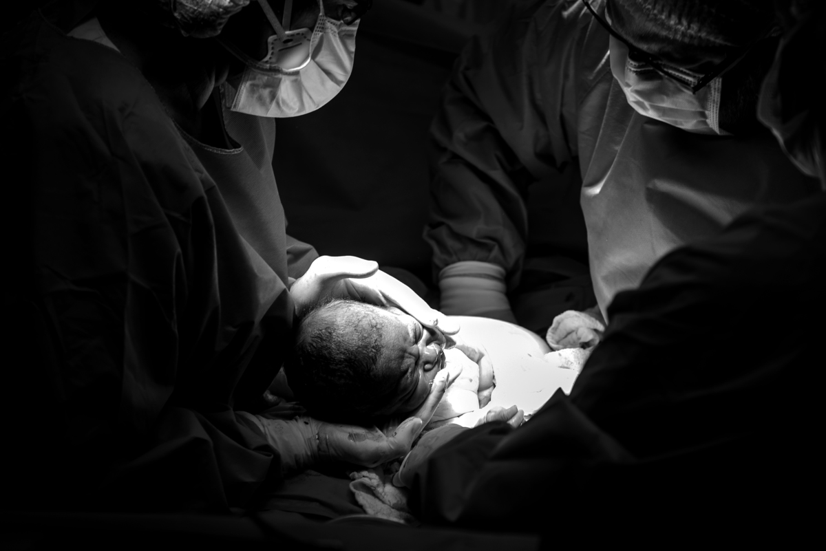 parto-nascimento-foto-fotografia-fotografo-cesarea-recem-nascido-bebê-newborn-rio de janeiro-rj-teresópolis-maternidade-perinatal-normal-vaginal-natural-obstetra-pediatra-família-berçário-nascer-hctco-doula-gestante-grávida-amamentação-gestação-mãe-video