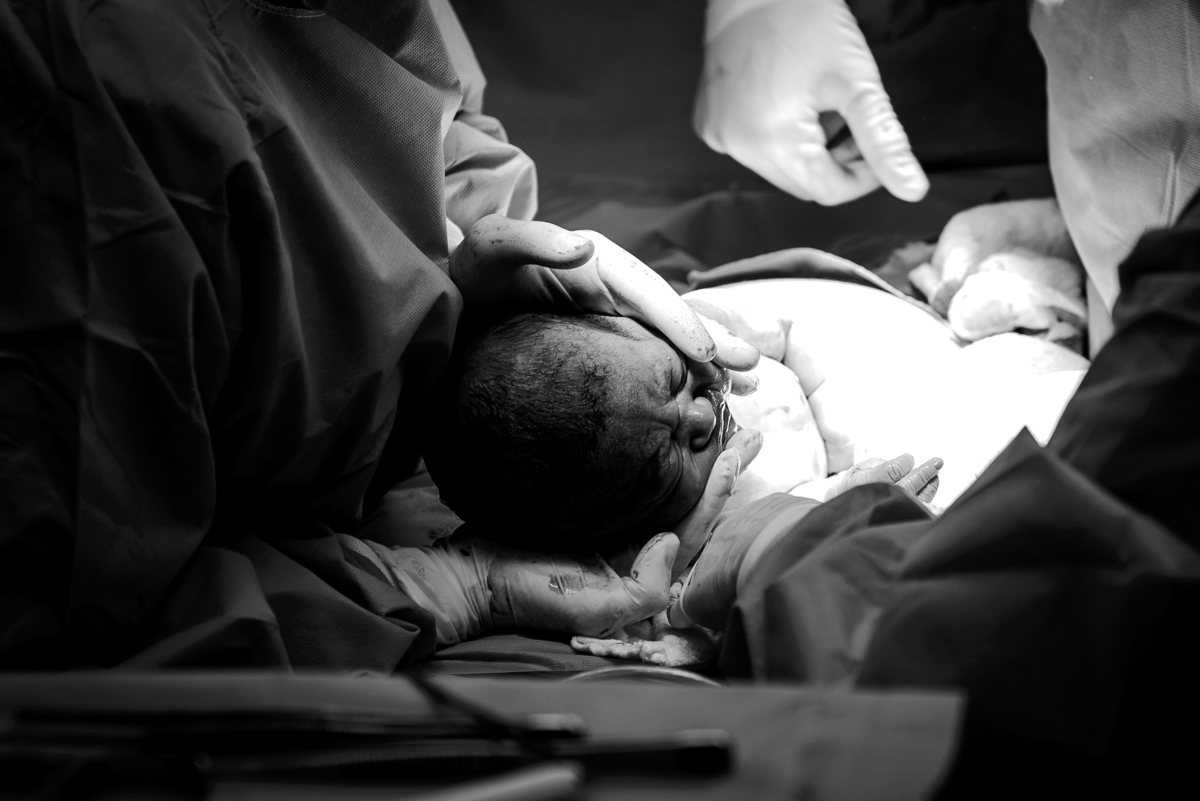 parto-nascimento-foto-fotografia-fotografo-cesarea-recem-nascido-bebê-newborn-rio de janeiro-rj-teresópolis-maternidade-perinatal-normal-vaginal-natural-obstetra-pediatra-família-berçário-nascer-hctco-doula-gestante-grávida-amamentação-gestação-mãe-video