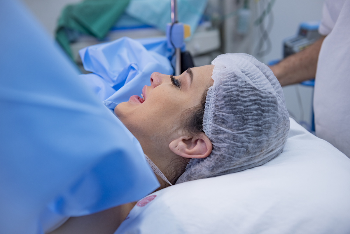 parto-nascimento-foto-fotografia-fotografo-cesarea-recem-nascido-bebê-newborn-rio de janeiro-rj-teresópolis-maternidade-perinatal-normal-vaginal-natural-obstetra-pediatra-família-berçário-nascer-hctco-doula-gestante-grávida-amamentação-gestação-mãe-video