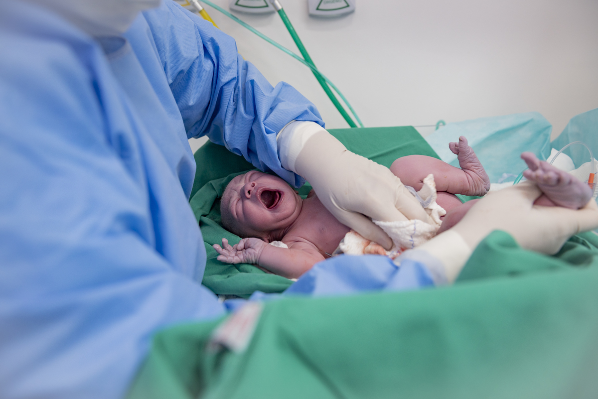 parto-nascimento-foto-fotografia-fotografo-cesarea-recem-nascido-bebê-newborn-rio de janeiro-rj-teresópolis-maternidade-perinatal-normal-vaginal-natural-obstetra-pediatra-família-berçário-nascer-hctco-doula-gestante-grávida-amamentação-gestação-mãe-video