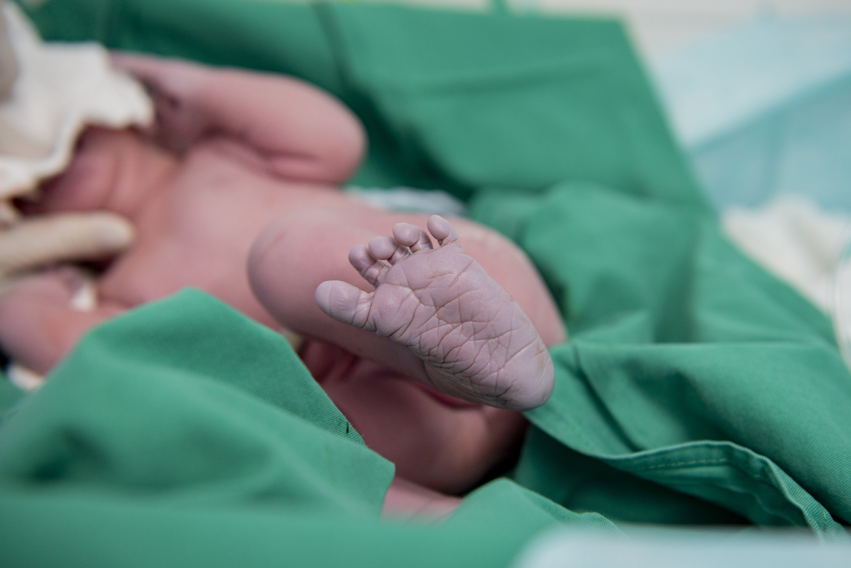 parto-nascimento-foto-fotografia-fotografo-cesarea-recem-nascido-bebê-newborn-rio de janeiro-rj-teresópolis-maternidade-perinatal-normal-vaginal-natural-obstetra-pediatra-família-berçário-nascer-hctco-doula-gestante-grávida-amamentação-gestação-mãe-video