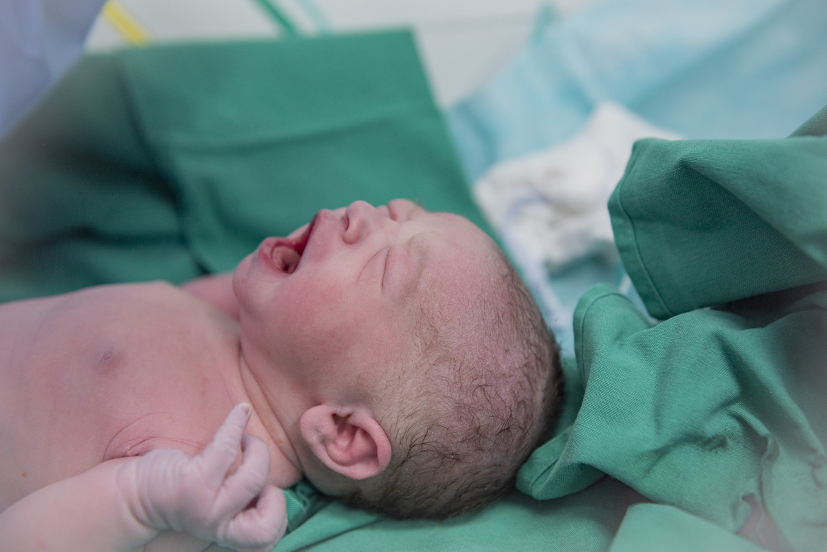 parto-nascimento-foto-fotografia-fotografo-cesarea-recem-nascido-bebê-newborn-rio de janeiro-rj-teresópolis-maternidade-perinatal-normal-vaginal-natural-obstetra-pediatra-família-berçário-nascer-hctco-doula-gestante-grávida-amamentação-gestação-mãe-video