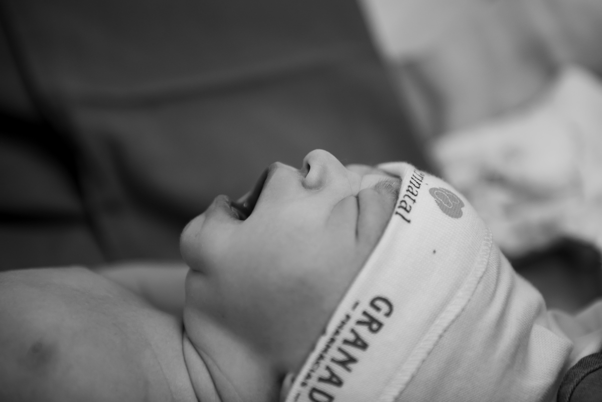 parto-nascimento-foto-fotografia-fotografo-cesarea-recem-nascido-bebê-newborn-rio de janeiro-rj-teresópolis-maternidade-perinatal-normal-vaginal-natural-obstetra-pediatra-família-berçário-nascer-hctco-doula-gestante-grávida-amamentação-gestação-mãe-video