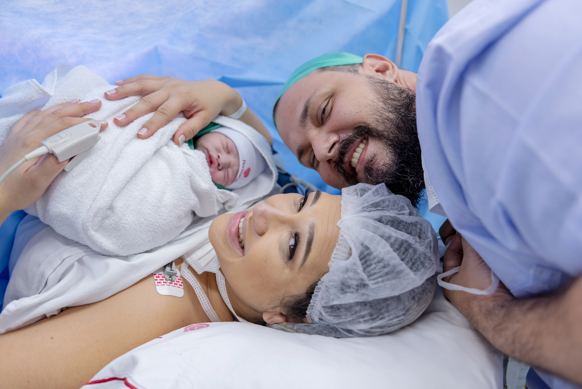 parto-nascimento-foto-fotografia-fotografo-cesarea-recem-nascido-bebê-newborn-rio de janeiro-rj-teresópolis-maternidade-perinatal-normal-vaginal-natural-obstetra-pediatra-família-berçário-nascer-hctco-doula-gestante-grávida-amamentação-gestação-mãe-video