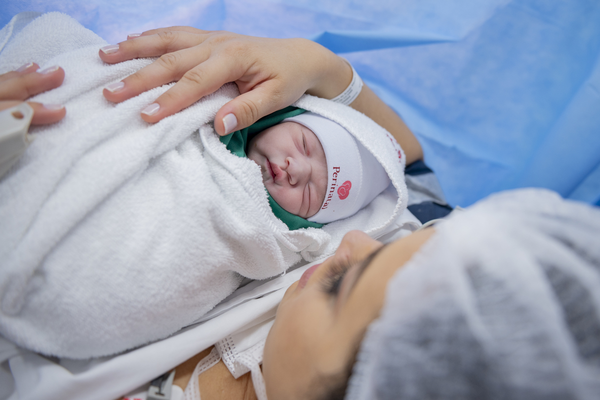 parto-nascimento-foto-fotografia-fotografo-cesarea-recem-nascido-bebê-newborn-rio de janeiro-rj-teresópolis-maternidade-perinatal-normal-vaginal-natural-obstetra-pediatra-família-berçário-nascer-hctco-doula-gestante-grávida-amamentação-gestação-mãe-video