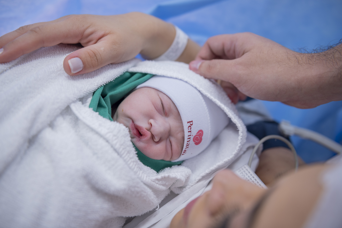 parto-nascimento-foto-fotografia-fotografo-cesarea-recem-nascido-bebê-newborn-rio de janeiro-rj-teresópolis-maternidade-perinatal-normal-vaginal-natural-obstetra-pediatra-família-berçário-nascer-hctco-doula-gestante-grávida-amamentação-gestação-mãe-video