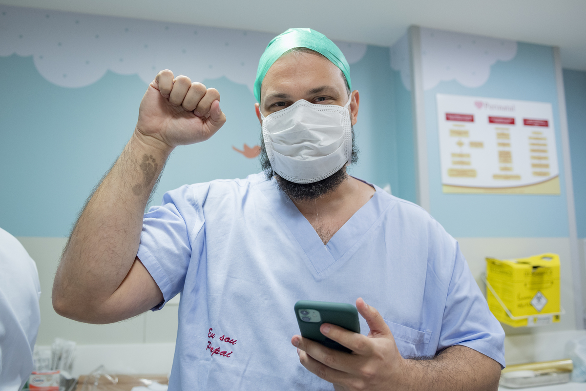 parto-nascimento-foto-fotografia-fotografo-cesarea-recem-nascido-bebê-newborn-rio de janeiro-rj-teresópolis-maternidade-perinatal-normal-vaginal-natural-obstetra-pediatra-família-berçário-nascer-hctco-doula-gestante-grávida-amamentação-gestação-mãe-video