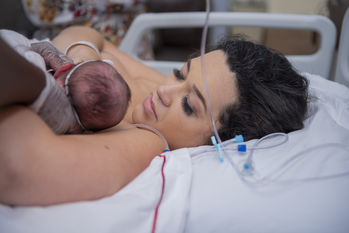 parto-nascimento-foto-fotografia-fotografo-cesarea-recem-nascido-bebê-newborn-rio de janeiro-rj-teresópolis-maternidade-perinatal-normal-vaginal-natural-obstetra-pediatra-família-berçário-nascer-hctco-doula-gestante-grávida-amamentação-gestação-mãe-video