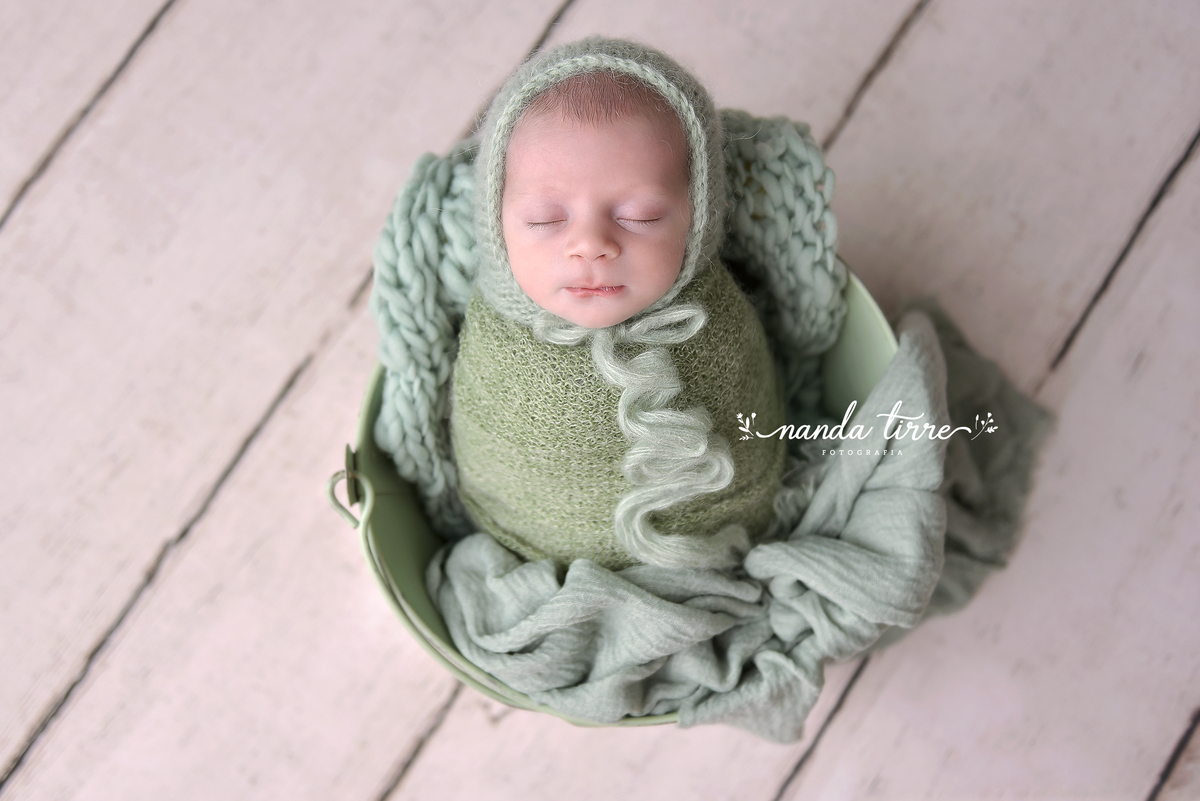 ensaio-newborn-recém-nascido-book-bebê-fotografia-foto-fotografo-teresopolis-rio de janeiro-rj-petropolis-maternidade-perinatal-hctco-nascimento-parto-itaipava-mãe-pai-nanda-tirre-friburgo-estúdio-sessão-fotográfica-fotográfico-estudio de newborn