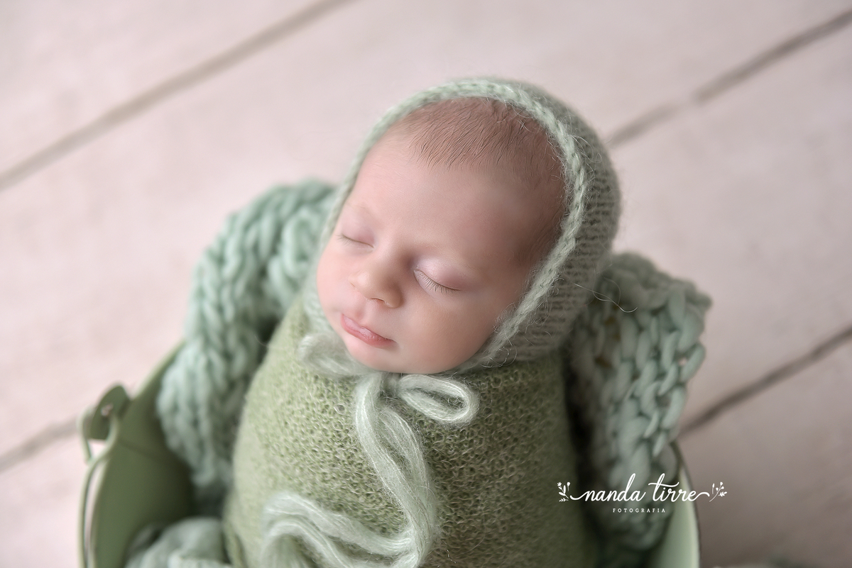ensaio-newborn-recém-nascido-book-bebê-fotografia-foto-fotografo-teresopolis-rio de janeiro-rj-petropolis-maternidade-perinatal-hctco-nascimento-parto-itaipava-mãe-pai-nanda-tirre-friburgo-estúdio-sessão-fotográfica-fotográfico-estudio de newborn