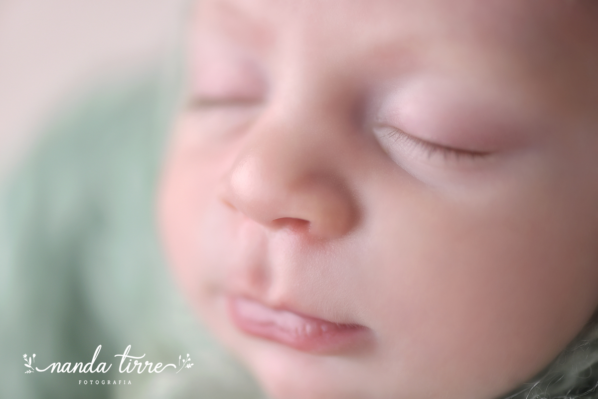 ensaio-newborn-recém-nascido-book-bebê-fotografia-foto-fotografo-teresopolis-rio de janeiro-rj-petropolis-maternidade-perinatal-hctco-nascimento-parto-itaipava-mãe-pai-nanda-tirre-friburgo-estúdio-sessão-fotográfica-fotográfico-estudio de newborn