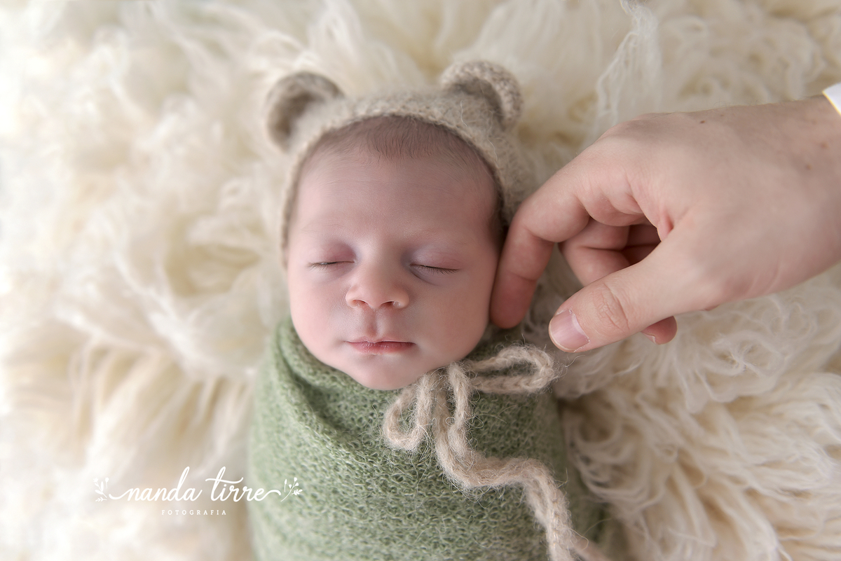 ensaio-newborn-recém-nascido-book-bebê-fotografia-foto-fotografo-teresopolis-rio de janeiro-rj-petropolis-maternidade-perinatal-hctco-nascimento-parto-itaipava-mãe-pai-nanda-tirre-friburgo-estúdio-sessão-fotográfica-fotográfico-estudio de newborn