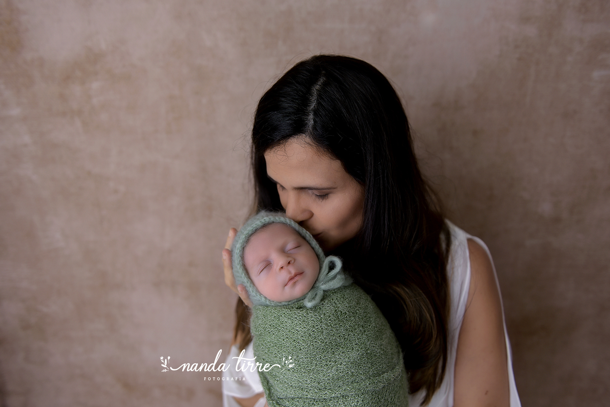 ensaio-newborn-recém-nascido-book-bebê-fotografia-foto-fotografo-teresopolis-rio de janeiro-rj-petropolis-maternidade-perinatal-hctco-nascimento-parto-itaipava-mãe-pai-nanda-tirre-friburgo-estúdio-sessão-fotográfica-fotográfico-estudio de newborn