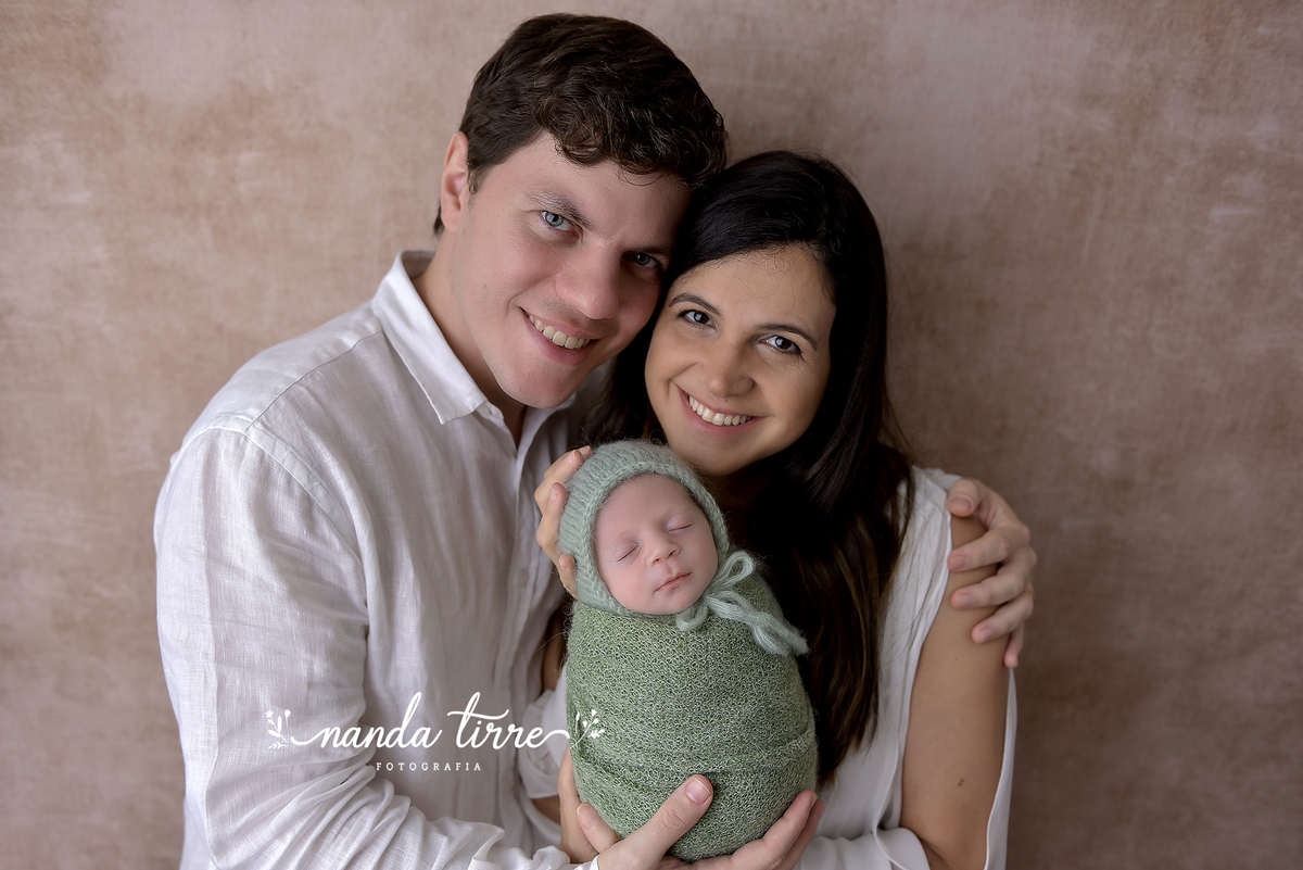 ensaio-newborn-recém-nascido-book-bebê-fotografia-foto-fotografo-teresopolis-rio de janeiro-rj-petropolis-maternidade-perinatal-hctco-nascimento-parto-itaipava-mãe-pai-nanda-tirre-friburgo-estúdio-sessão-fotográfica-fotográfico-estudio de newborn