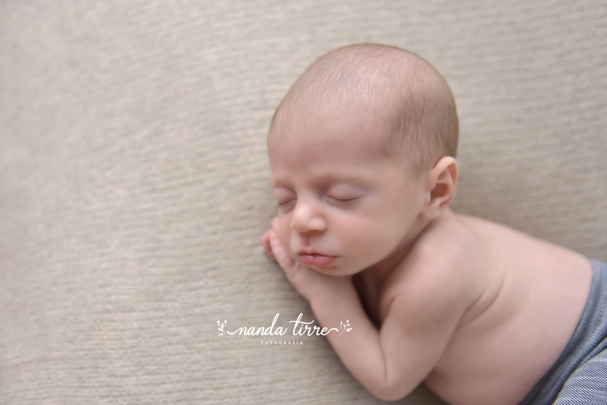 ensaio-newborn-recém-nascido-book-bebê-fotografia-foto-fotografo-teresopolis-rio de janeiro-rj-petropolis-maternidade-perinatal-hctco-nascimento-parto-itaipava-mãe-pai-nanda-tirre-friburgo-estúdio-sessão-fotográfica-fotográfico-estudio de newborn