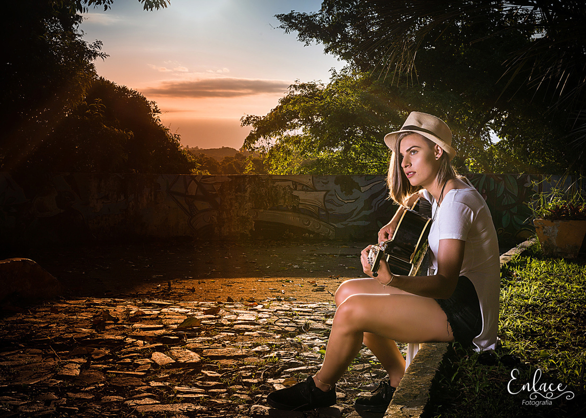 Ensaio de 15 anos, th, menina, lajeado, estrela, antiga fabrica da polar, RS, violão, futebol, grêmio