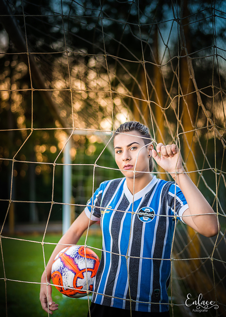 Ensaio de 15 anos, th, menina, lajeado, estrela, antiga fabrica da polar, RS, violão, futebol, grêmio