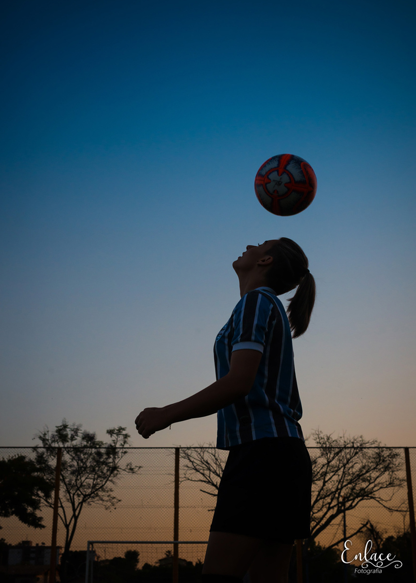 Ensaio de 15 anos, th, menina, lajeado, estrela, antiga fabrica da polar, RS, violão, futebol, grêmio