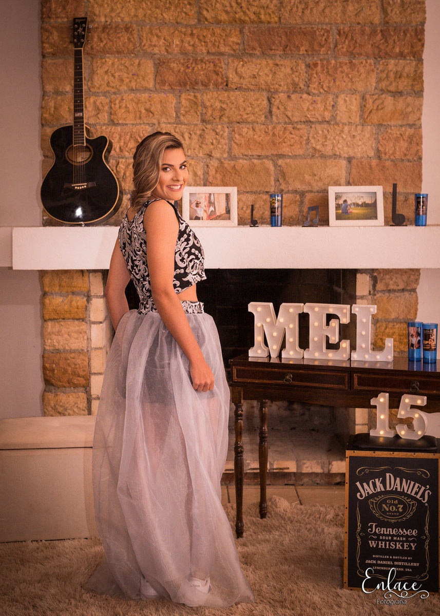 Festa de 15 anos, meninam lajeado RS, making of, família, vestido preto e prata