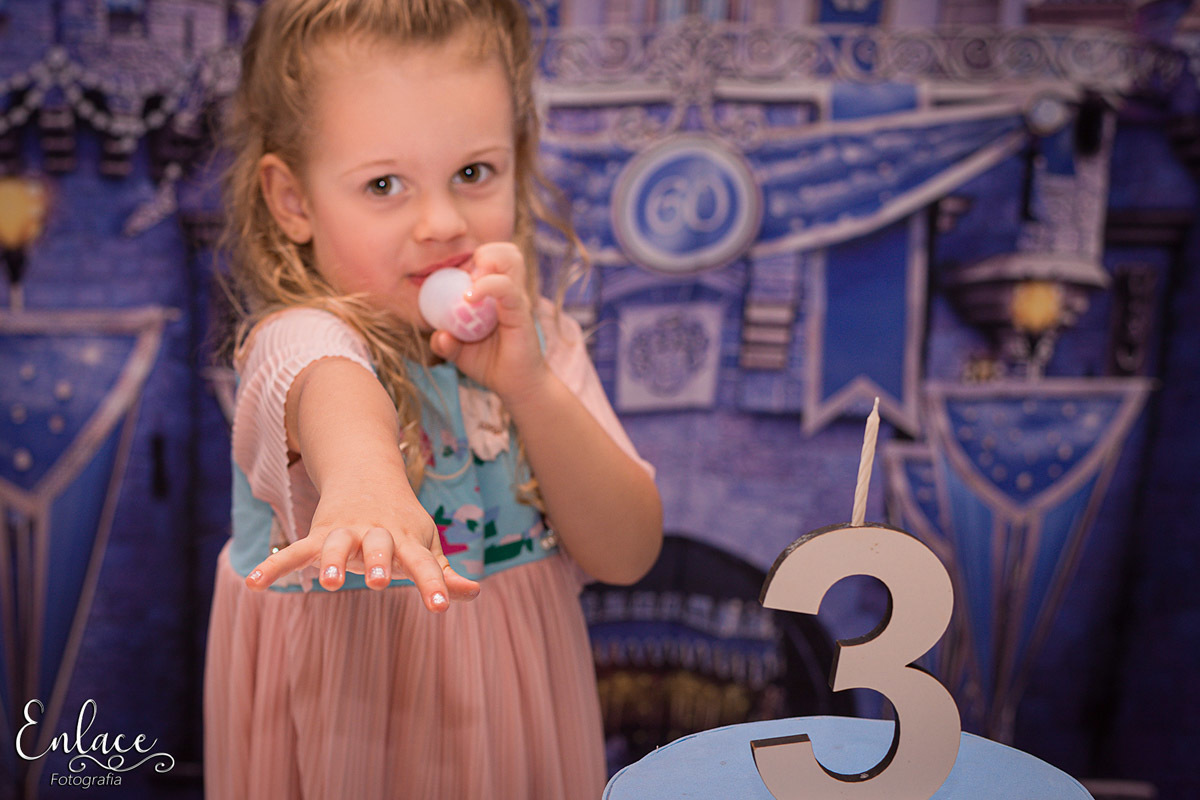 Aniversário infantil , menina, colorá casa de festas, lajeado, tema frozen , decoração, família