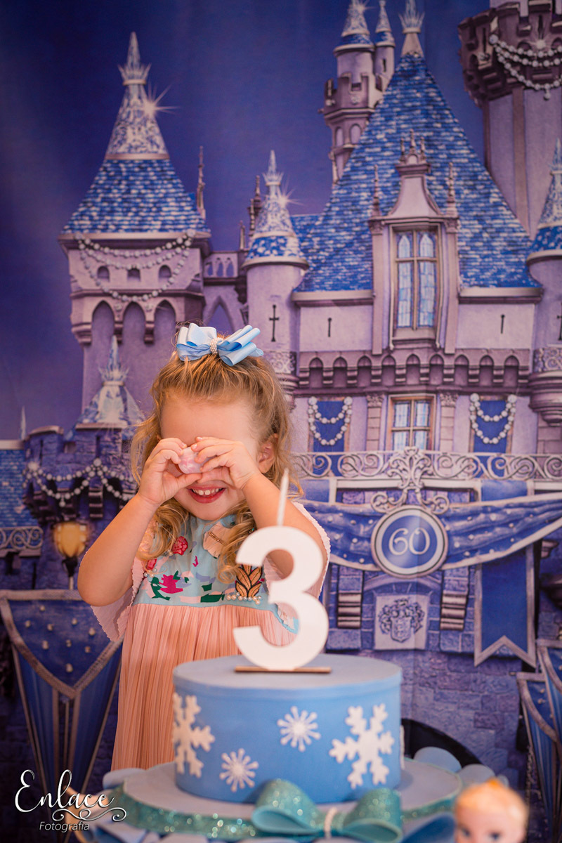 Aniversário infantil , menina, colorá casa de festas, lajeado, tema frozen , decoração, família