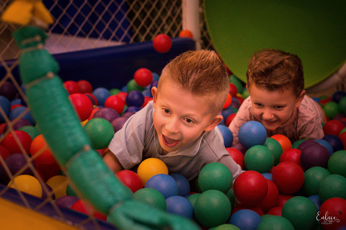 Aniversário infantil , menino, 5 anos, colorá casa de festas, lajeado RS, tema pokémon , decoração, família