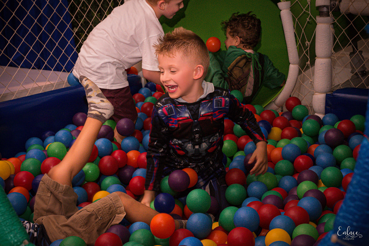 Aniversário infantil , menino, 5 anos, colorá casa de festas, lajeado RS, tema pokémon , decoração, família