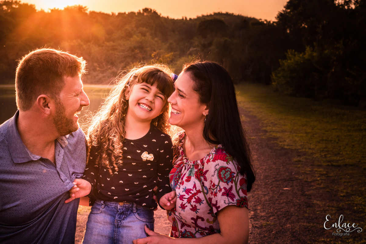 ensaio-de-família-julia-menina-criança-lindos-parque-professor-theobaldo-dick-lajeado-rs-fotografia-enlace-vinicius-scherer-fotografialajeado