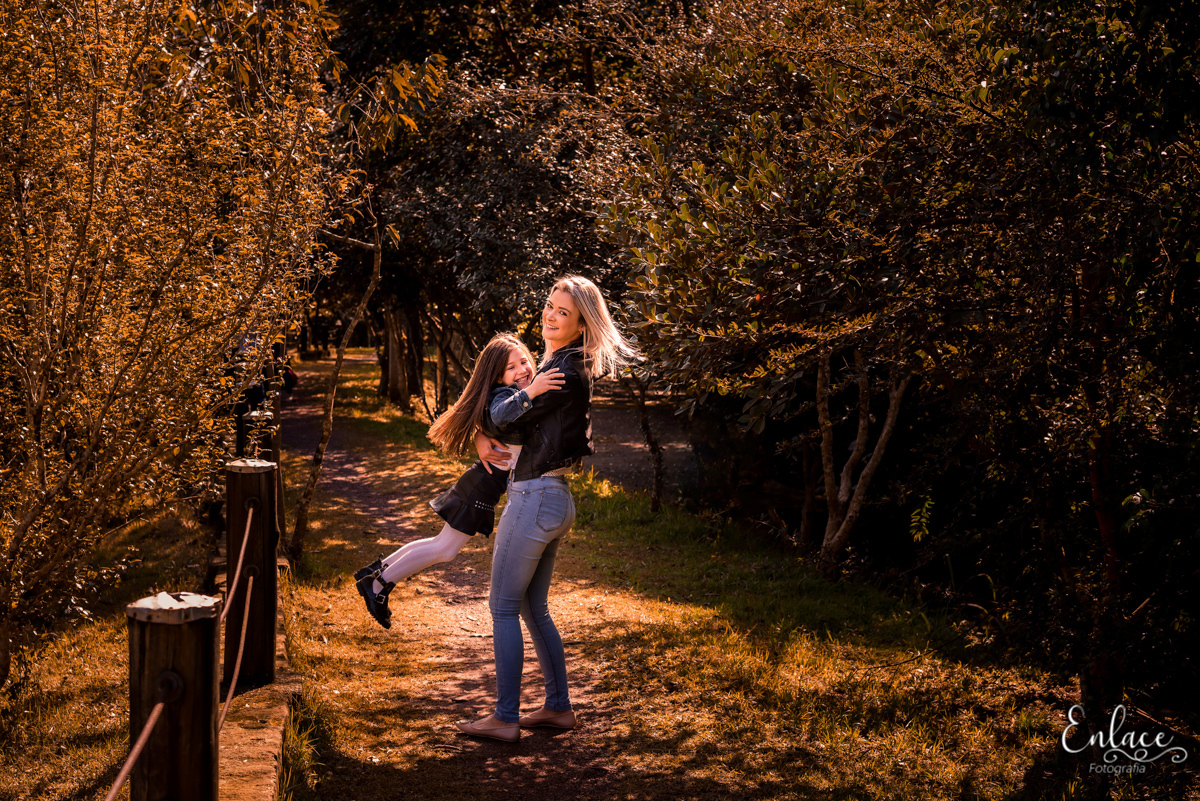 ensaio-de-família-infantil-rafaella-yasmin-6-anos-2-meninas-crianças-lindas-parque-do-engenho-lajeado-rs-fotografia-enlace-vinicius-scherer-fotografialajeado